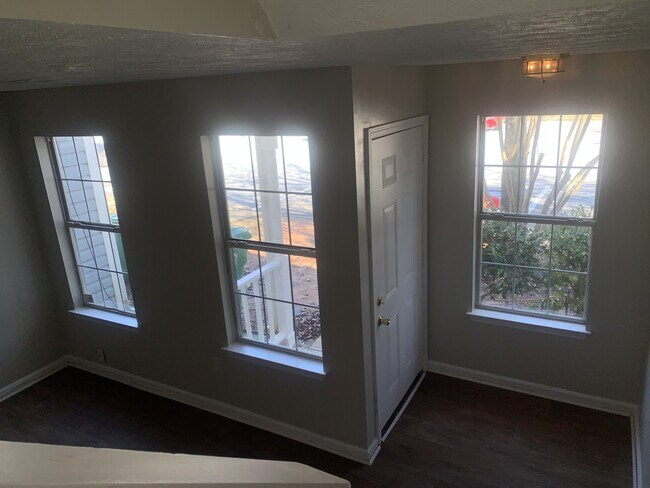 Photo - 2347 Wellington Cir
