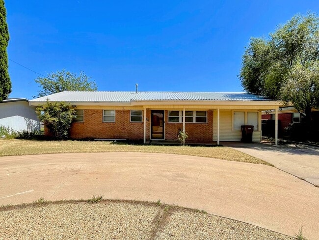 Building Photo - Comfortably Updated 4-Bedroom 2-Bathroom O... Rental