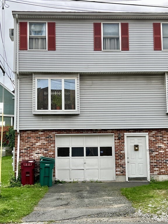 Building Photo - 12 Maple St Rental