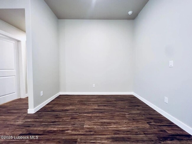 Photo - 2121 N Avenue L