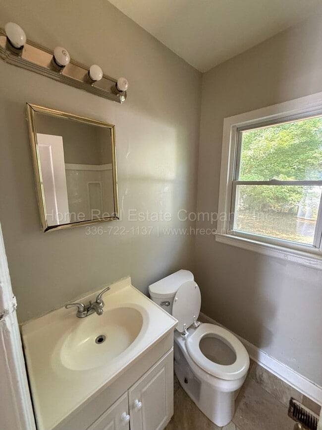 Photo - 3137 Luther St