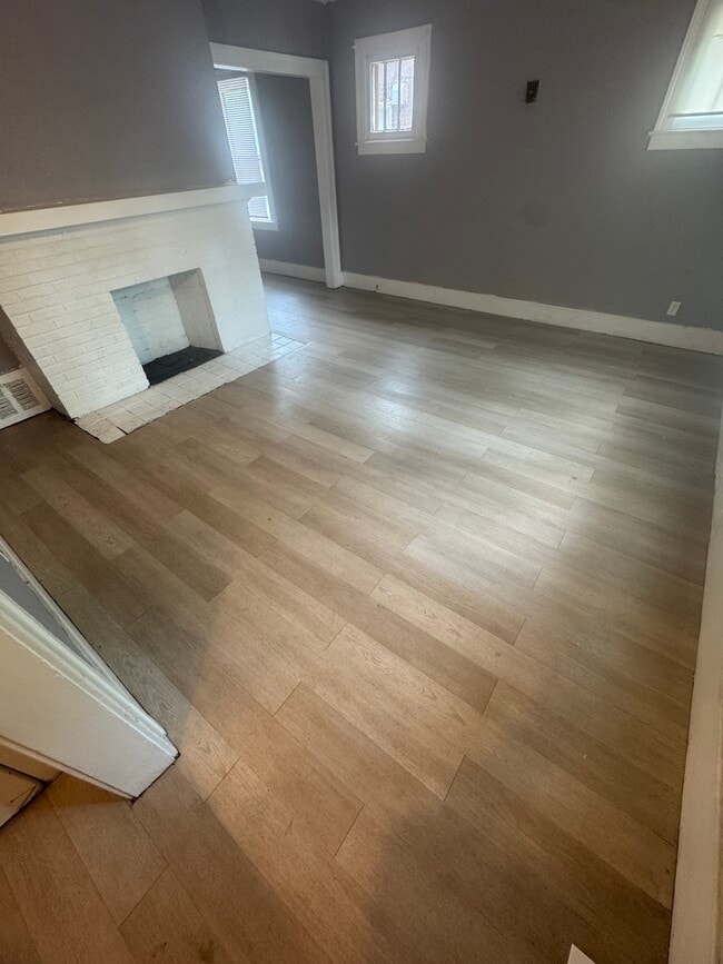 Building Photo - 11346 Belleterre St Unit Beautiful upstairs