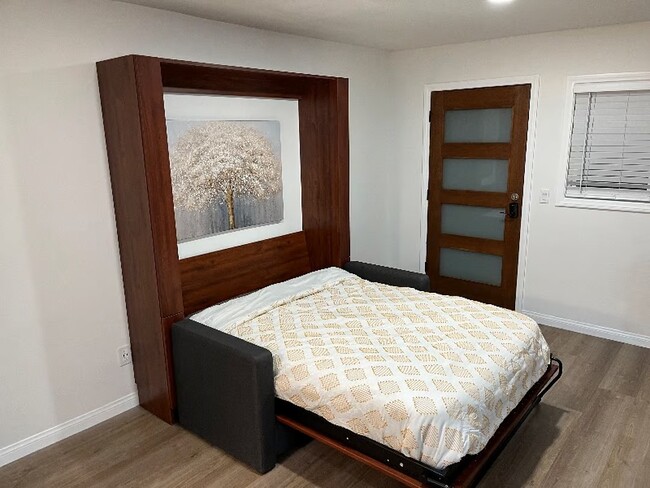 Building Photo - 1887 N Laurel Ave Unit CozyStudio