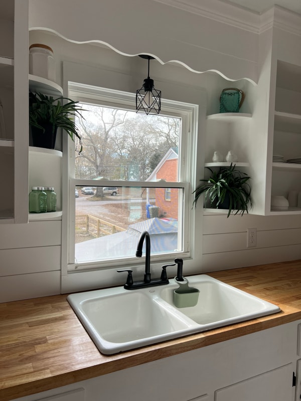 Building Photo - 506 S Spring Ave