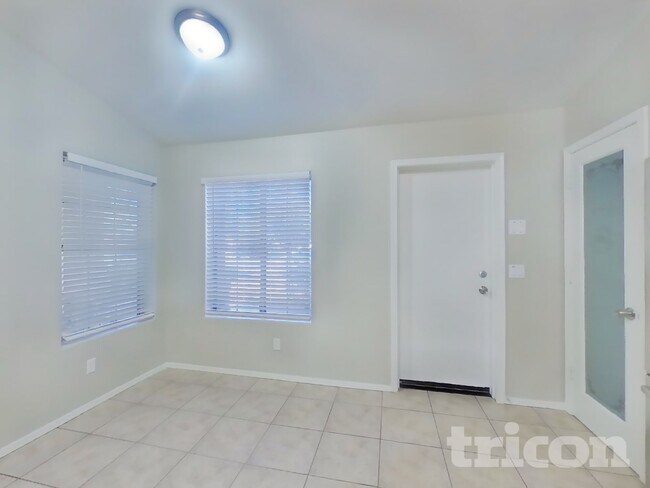 Photo - 2601 S 79th Dr