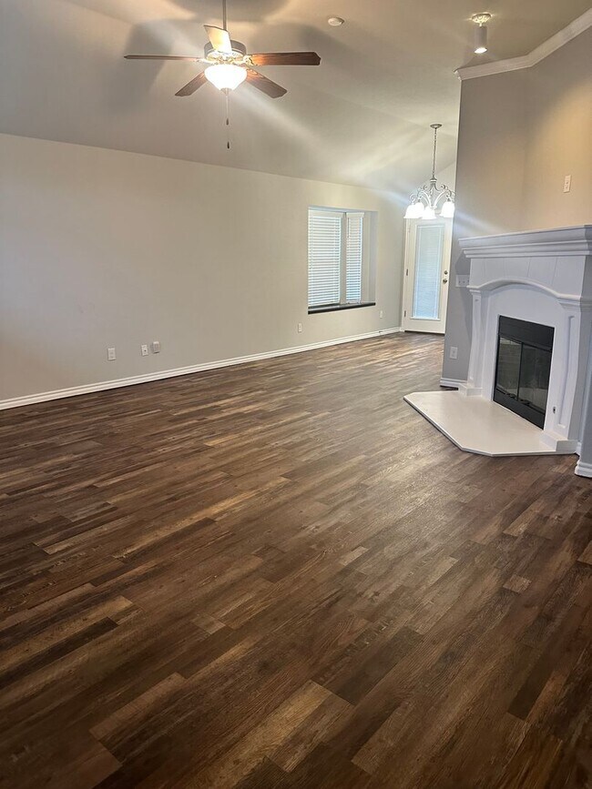 Photo - 520 Sperry Dr