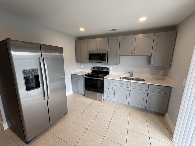 Building Photo - 4593 Coconut Rd