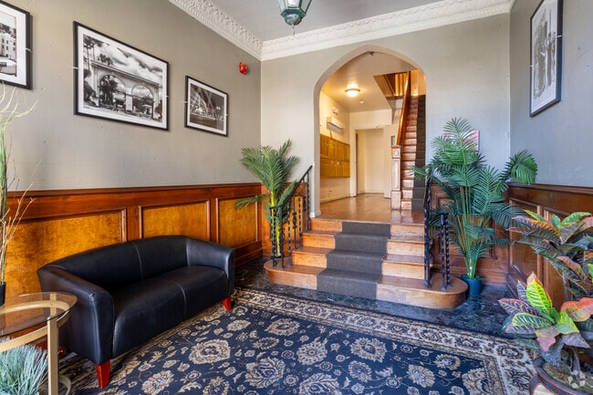 Lobby - 611 S Cloverdale Ave