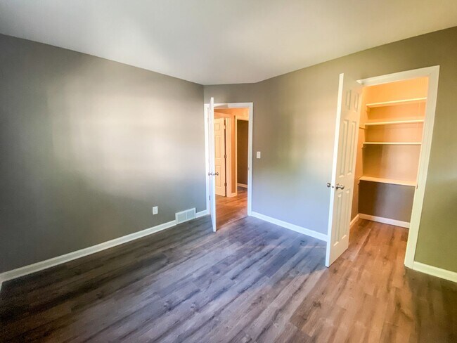 Photo - 5653 N 94th St Unit 5653 Lower