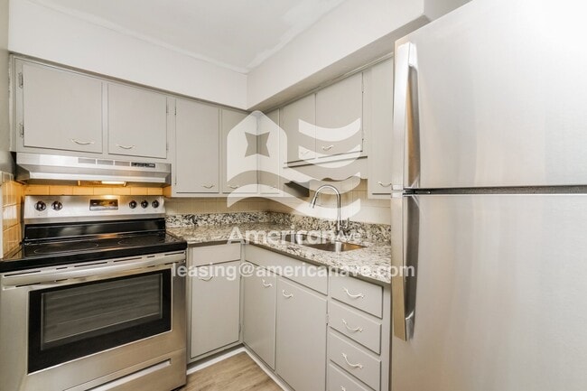 Photo - 523 E 8th St