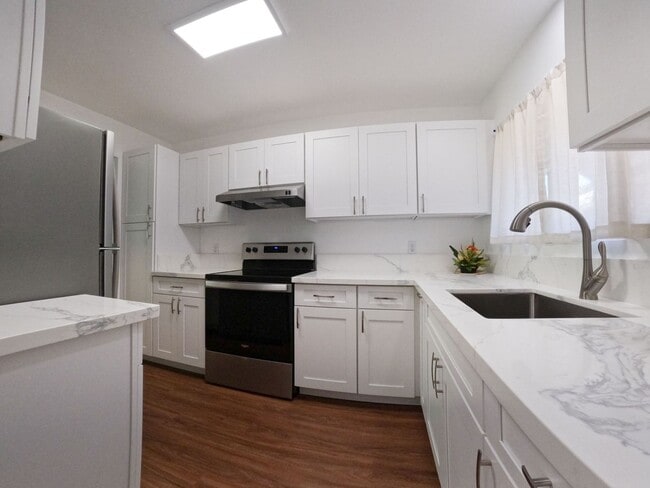 Building Photo - Waiau - 2 bedroom/2 bathroom townhouse with 1 assigned parking