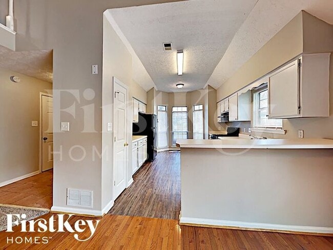 Photo - 852 Shore Dr