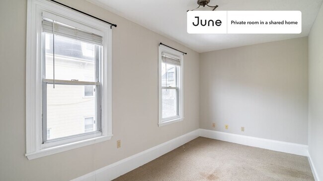 Room in Shared 3 bed/1 bath home in Somerville