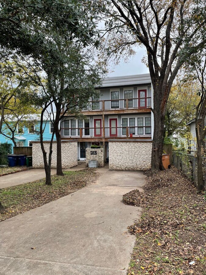 Photo - 4 Bedroom Duplex Near Medical District