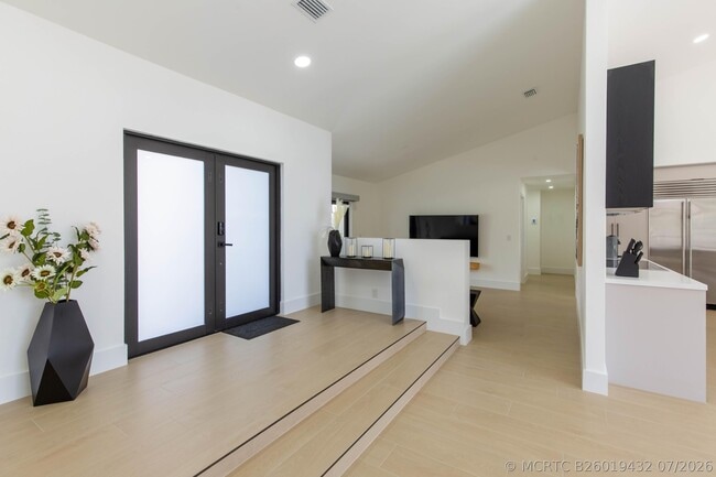 2281 Seaford Dr