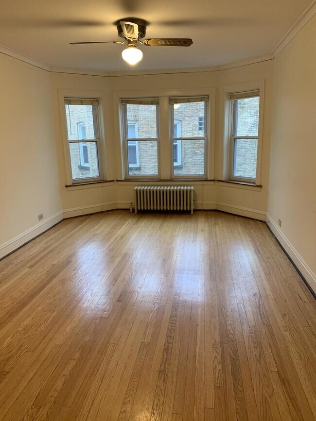 Photo - 1434 W Thome Ave Unit 2B