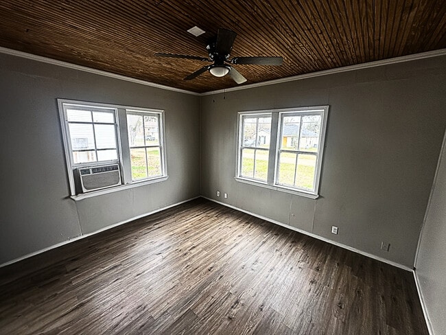 Photo - 408 E Michigan St