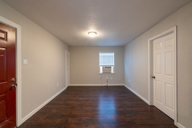 Photo - Beautiful 2 bed 1 bath just minutes from downtown, UH, and the medical center Unit 2