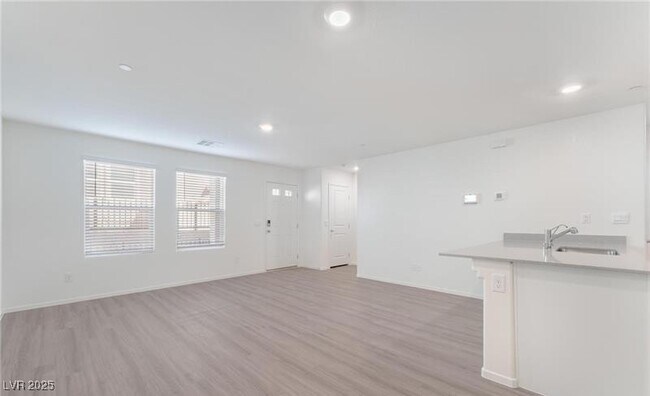 Photo - 6956 Honor Hl St