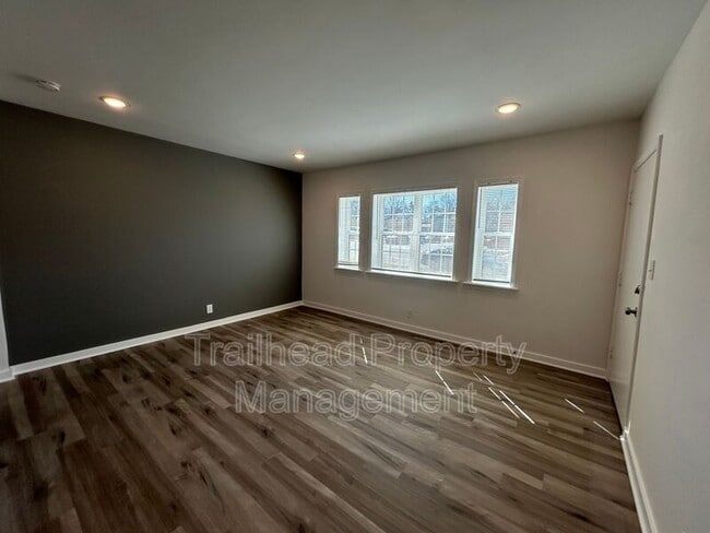 Photo - 300 E Gregory Blvd