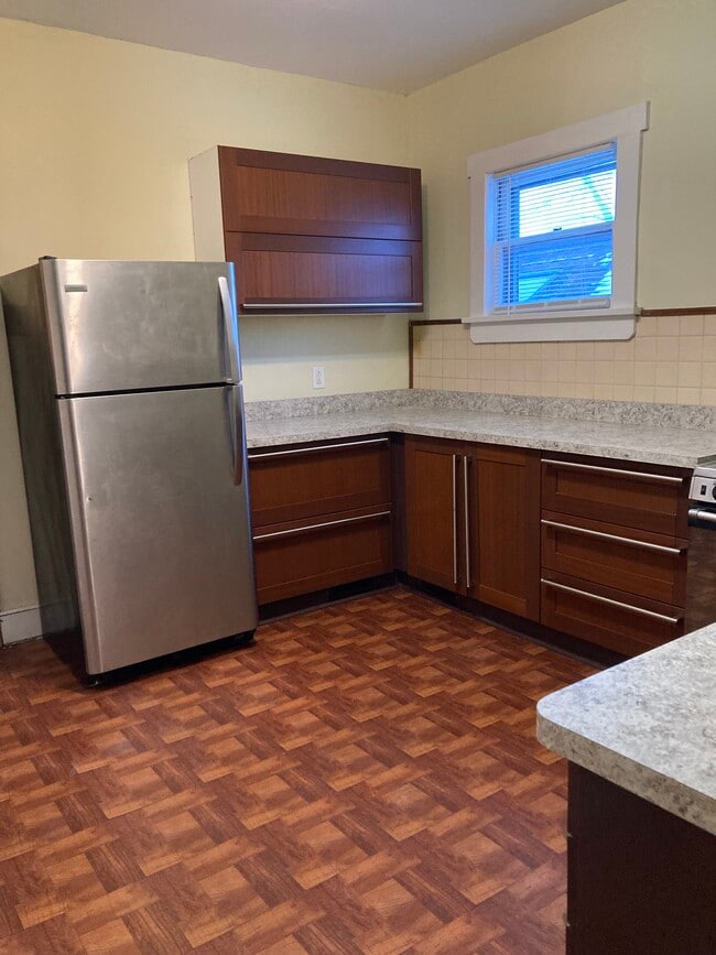 Kitchen - 926 Circle Ave Unit 2