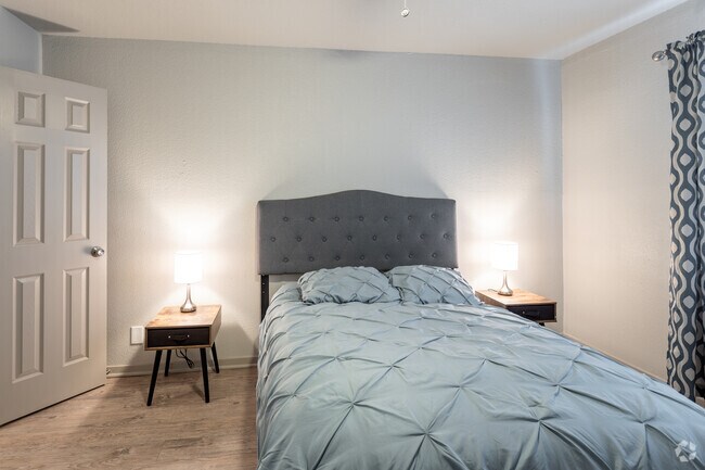 1BR, 1BA - 660SF - Woodland Heights