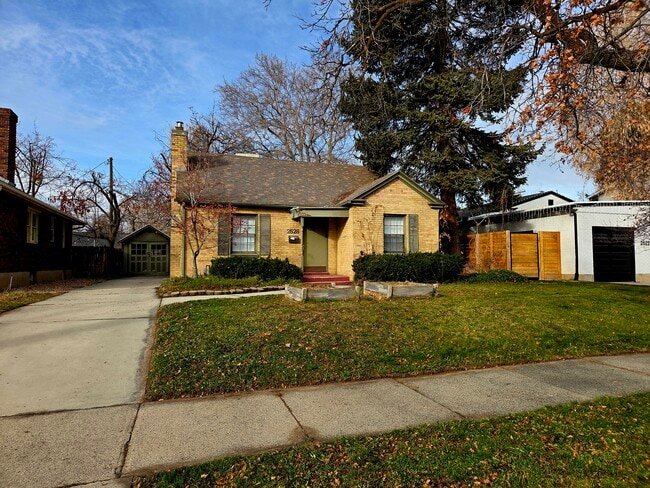 Building Photo - 2528 Beverly St E