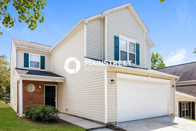 Building Photo - 4 Bedroom Pet-Friendly Home in Charlotte, NC with Main Street Renewal