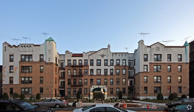 119-21 Metropolitan Ave