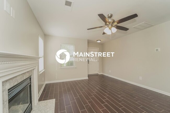 Photo - 3 Bedroom Pet-Friendly Home in Charlotte, NC with Main Street Renewal