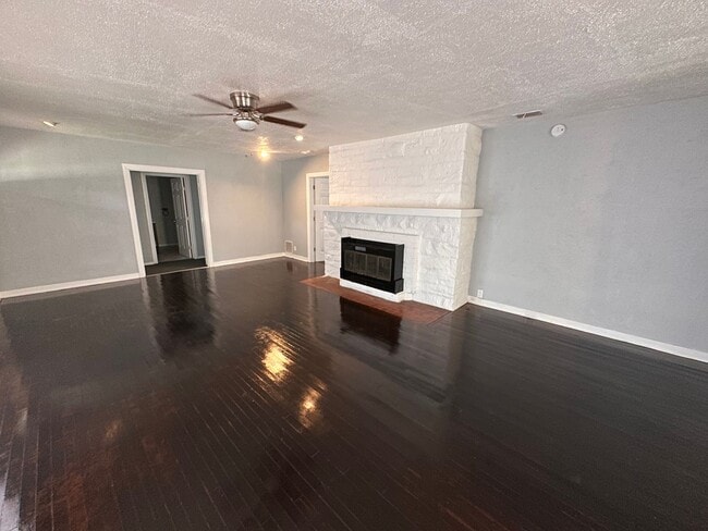 Photo - 211 W Holland St