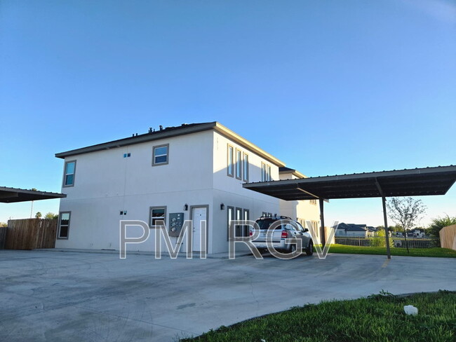 Building Photo - 2912 E Israel Ave Unit D