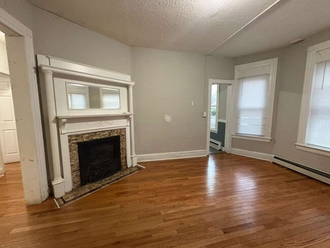 Building Photo - 457 Edgewood Ave Unit 1