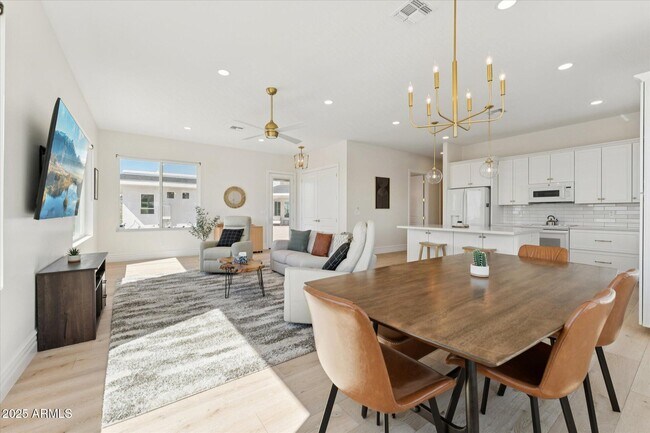 Photo - 221 W Jomax Rd