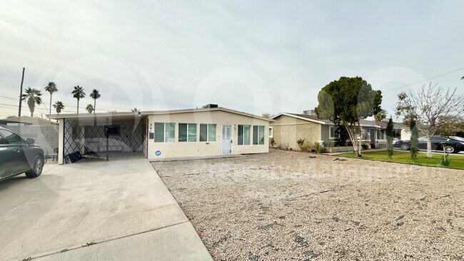 Building Photo - 741 E Erie St