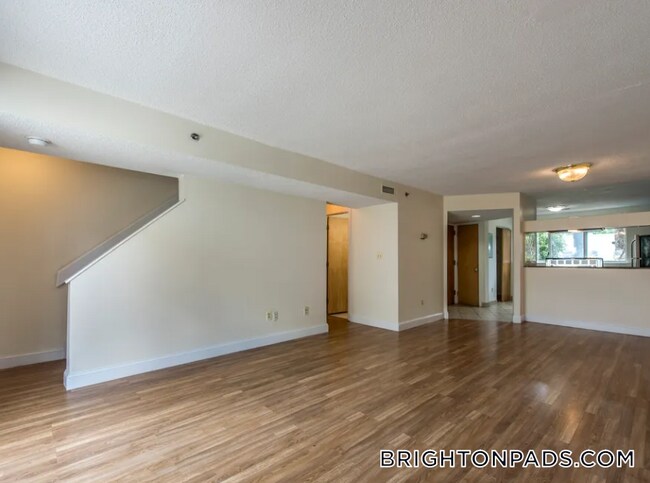 Photo - 144 N Beacon St Unidad A2