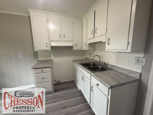 Building Photo - 1704 Snowden Dr SE Unit A