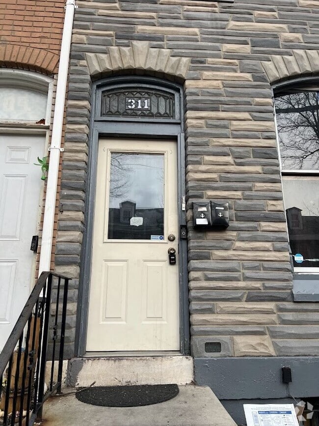 Building Photo - 311 S 6th St Unit Apt 2