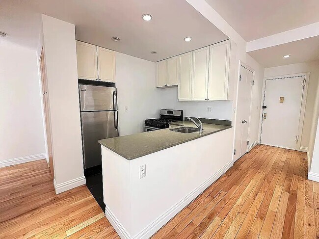 Photo - 101 E 116th St Unidad 5G