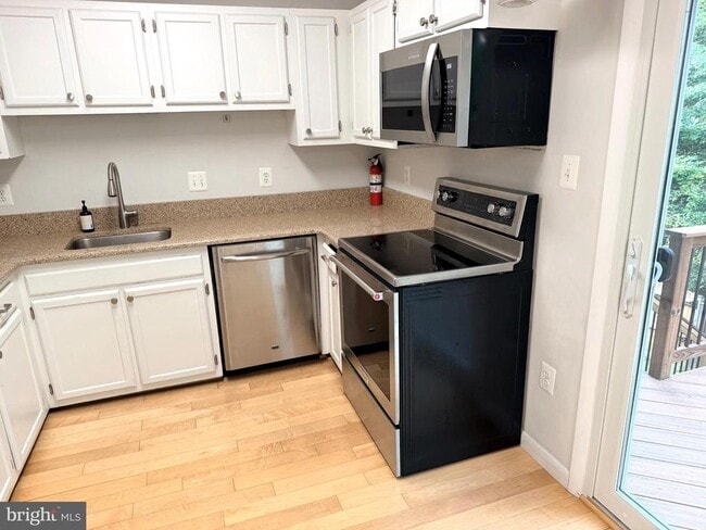 Photo - 6062 Hollow Hill Ln
