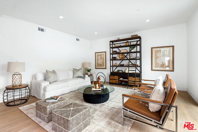 3659 1/2 Regal Pl
