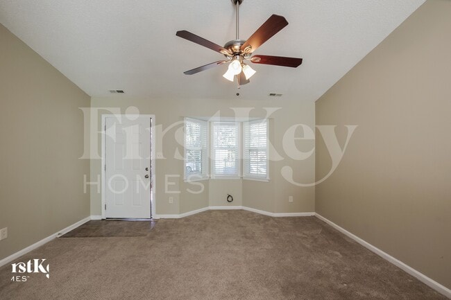Photo - 3204 Faircroft Way