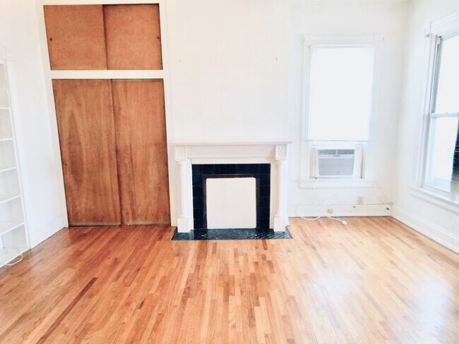 Sala de estar - 4530 Lafayette Avenue Unidad #1