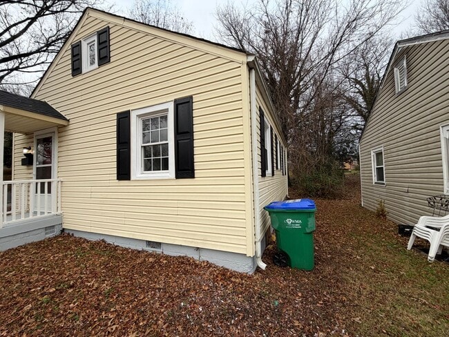 Photo - Charming 2 bedroom 1 bath cottage