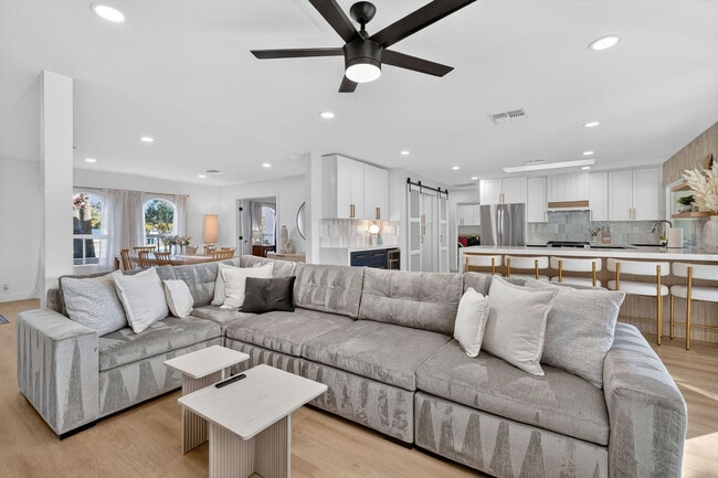 5121 E Windrose Dr Unit SI ID1558605P