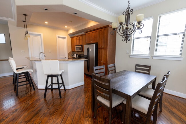 Photo - 2412 Charleston St