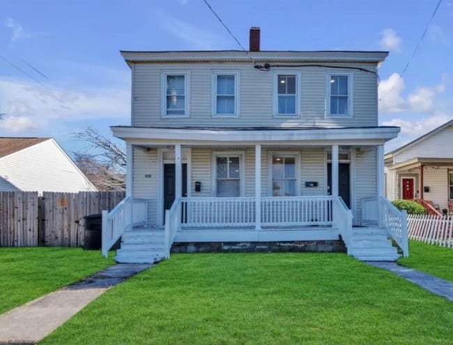 Building Photo - 1723 Lasalle Ave