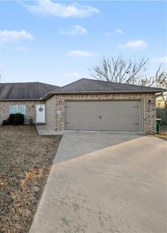 Photo - 862 Oakwood Ln