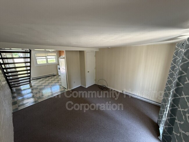 169 Conanicus Ave Unit 3