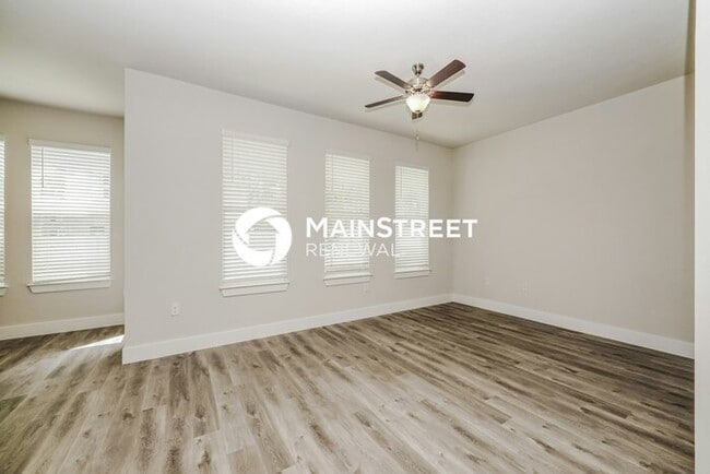 Photo - 4 Bedroom Pet-Friendly Home in Deland, FL with Main Street Renewal
